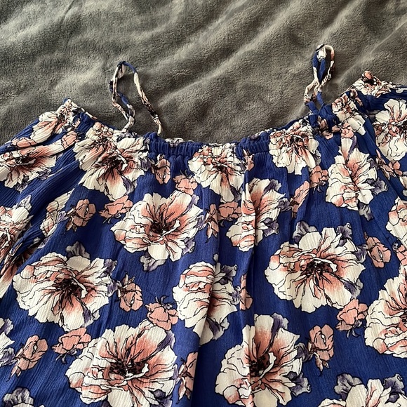 Top - Picture 2 of 4